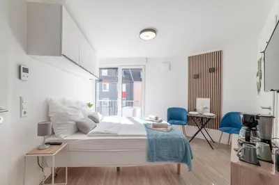 Ein Bett oder Betten in einem Zimmer der Unterkunft SpaceStays Bunker Sweet Messe WI-FI TV