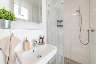 Ein Badezimmer in der Unterkunft SpaceStays Bunker Sweet Messe WI-FI TV