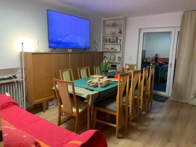 TV/Unterhaltungsangebot in der Unterkunft Fair House Near Düsseldorf- 5 Bedrooms, Garden, Terrace Parking