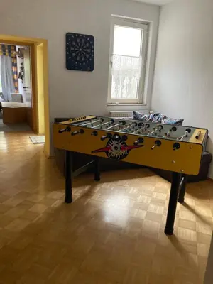 Eine Spielezimmer in der Unterkunft Premium Ruhiges ganzes Apartment 90 m 2 Schlafzimmer große Küche Wohnzimmer