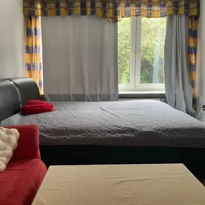 Premium Ruhiges ganzes Apartment 90 m 2 Schlafzimmer große Küche Wohnzimmer