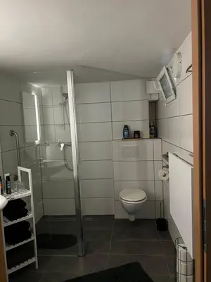 Ein Badezimmer in der Unterkunft Gemütliches, barrierefreies Apartment in Dortmund-Brackel, Ruhige Lage, nur 5 Minuten zum Flughafen Dortmund