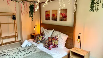 Ein Bett oder Betten in einem Zimmer der Unterkunft Urban Bloom Retreat - Rüttenscheid, Zentrum, Messe