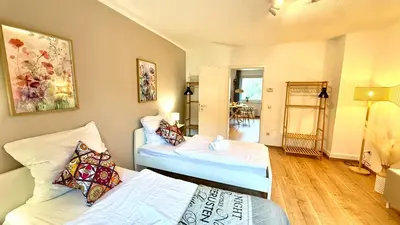 Ein Bett oder Betten in einem Zimmer der Unterkunft Urban Bloom Retreat - Rüttenscheid, Zentrum, Messe