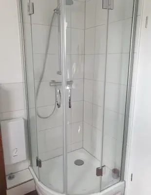 Ein Badezimmer in der Unterkunft Licata Trade fair accommodation - Messezimmer