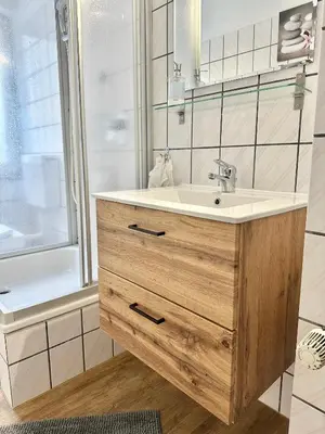 Ein Badezimmer in der Unterkunft VAJAGIC 1 - Apartment 4 Pers, 60 qm, EG, Messe, Uni Klinik
