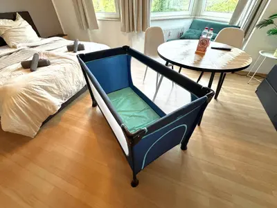 Ein Bett oder Betten in einem Zimmer der Unterkunft Barrier-Free Studio Near Messe