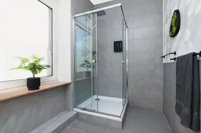 Ein Badezimmer in der Unterkunft Perfect for 6 Guests in Wuppertal - Suite - Netflix - Smart Home