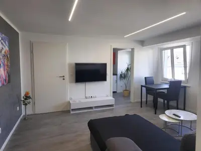 TV/Unterhaltungsangebot in der Unterkunft Bei Pina - Business apartment nahe Düsseldorf