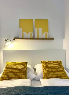 Ein Bett oder Betten in einem Zimmer der Unterkunft Neu und modern, Nähe Hbf, Ddorf, CNG , Lift und Parkplatz
