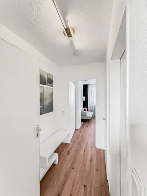 Ein Badezimmer in der Unterkunft Chic City Apartment, 1BR for 2, Elegant Comfort, City Center
