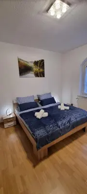 Ein Bett oder Betten in einem Zimmer der Unterkunft Charmante, ruhige Erdgeschosswohnung mit Balkon