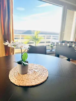 Ein Sitzbereich in der Unterkunft MOLA Apartments - Panoramablick, Balkon, 5 Pers, Bahnhofsnähe, Parkplatz