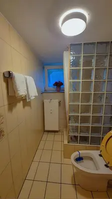 Ein Badezimmer in der Unterkunft Einzelzimmer Wohnkeller in Oberhausen Alstaden für 3 Personen ohne Küche, Gefrierschrank und Mikrowelle Vorhanden!!