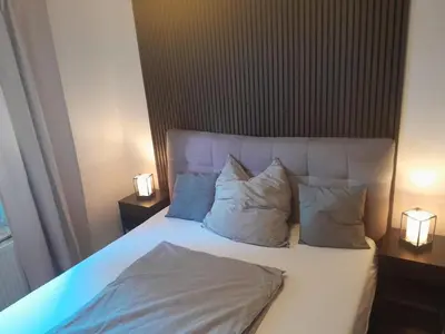 Ein Bett oder Betten in einem Zimmer der Unterkunft Krausiebers Wohlfühlapartment - Moderne Unterkunft an der A44 Velbert-Heiligenhaus