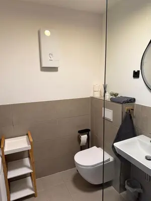 Ein Badezimmer in der Unterkunft Krausiebers Wohlfühlapartment - Moderne Unterkunft an der A44 Velbert-Heiligenhaus