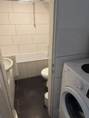 Ein Badezimmer in der Unterkunft Große Wohnung am HBF-Vorplatz