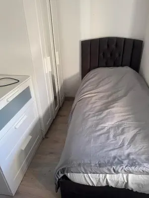 Ein Bett oder Betten in einem Zimmer der Unterkunft Große Wohnung am HBF-Vorplatz