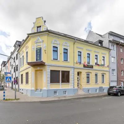 Apartment in Oberhausen near a Lake
