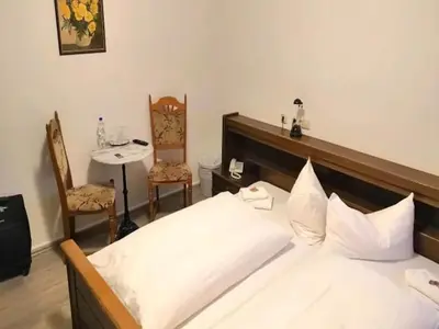 Ein Bett oder Betten in einem Zimmer der Unterkunft Apartment in Oberhausen near Scenic Lake