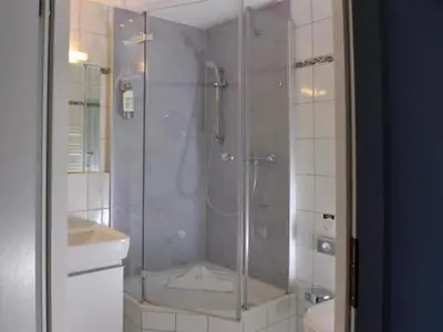 Ein Badezimmer in der Unterkunft Apartment in Oberhausen near Scenic Lake