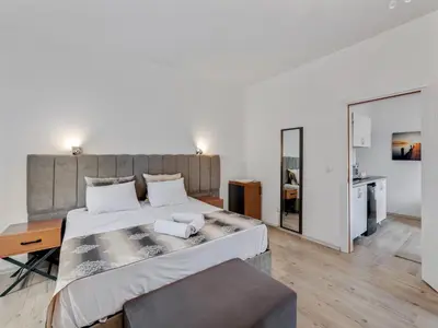 Ein Bett oder Betten in einem Zimmer der Unterkunft Apartment in Oberhausen near Scenic Lake