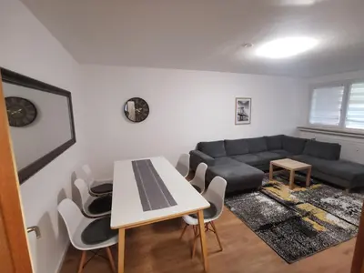 Ein Sitzbereich in der Unterkunft Home 18 - Monteurwohnung für 8 Personen