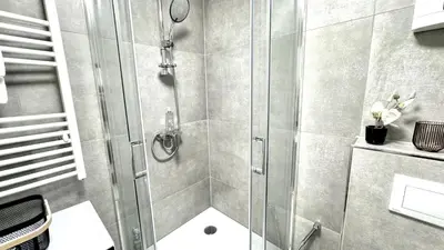 Ein Badezimmer in der Unterkunft Ideale City-Wohnung mit 2 Schlafzimmern & Parking