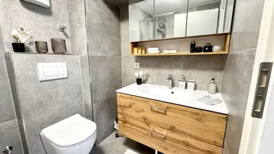 Ein Badezimmer in der Unterkunft Ideale City-Wohnung mit 2 Schlafzimmern & Parking