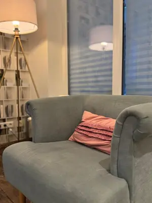 Ein Sitzbereich in der Unterkunft Großes Loft in Duisburg direkt an der U79, nähe Hauptbahnhof