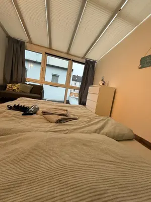 Ein Bett oder Betten in einem Zimmer der Unterkunft Themenzimmer Beach Cozy Nähe Hauptbahnhof