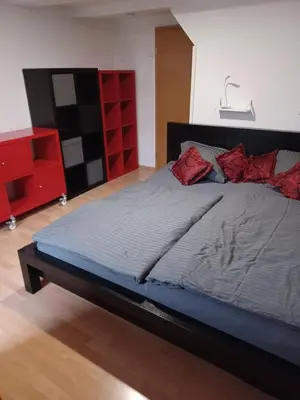 Ein Bett oder Betten in einem Zimmer der Unterkunft Schöne Altbauwohnung in Lennep