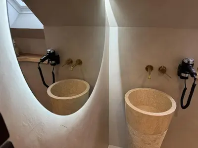 Ein Badezimmer in der Unterkunft Luxury Suite for 8