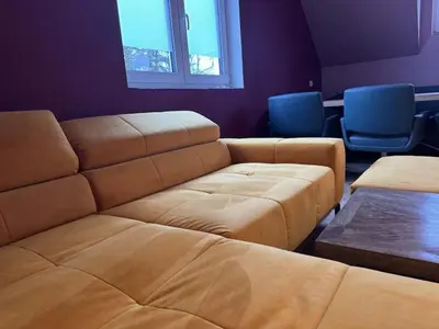 Ein Sitzbereich in der Unterkunft Luxury Suite for 8