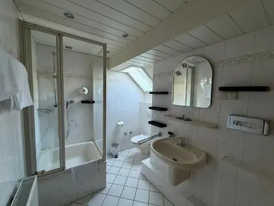 Ein Badezimmer in der Unterkunft Wirtshaus zur Heimlichen Liebe
