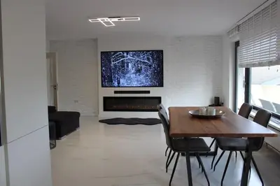 TV/Unterhaltungsangebot in der Unterkunft Central apartment with XXL TV, full kitchen & fireplace