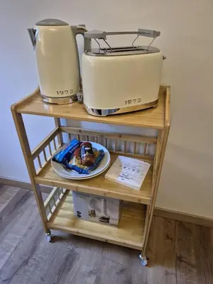 Küche/Küchenzeile in der Unterkunft Uni- und Citynahe Souterrain-Wohnung am Waldpark