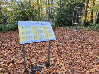 Ein Garten an der Unterkunft Uni- und Citynahe Souterrain-Wohnung am Waldpark