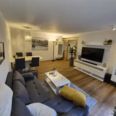 Uni- und Citynahe Souterrain-Wohnung am Waldpark