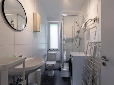 Ein Badezimmer in der Unterkunft BudgetRoom 3 Schlafzimmer Workers Home