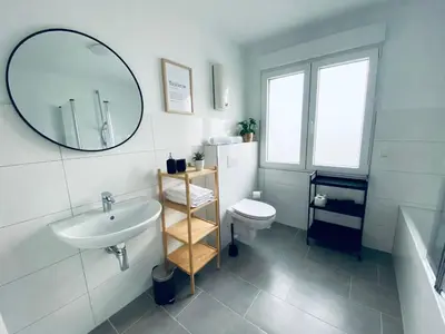 Ein Badezimmer in der Unterkunft Komfortable XXL Teamsuite mit 1,20 Betten