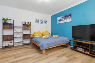 Ein Bett oder Betten in einem Zimmer der Unterkunft CASATUA - Zentral - Garage - Balkon - Uni - WiFi