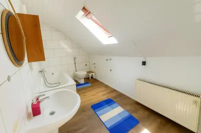 Ein Badezimmer in der Unterkunft Livemore24 - Apartment 3 in Herten 24-7 Check-in W-Lan