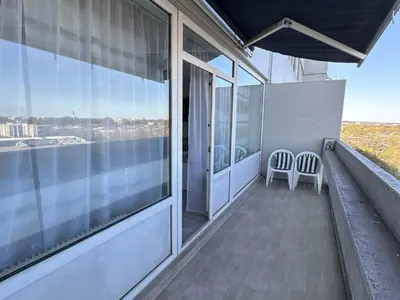 Ein Balkon oder eine Terrasse in der Unterkunft Modernes Apartment mit Balkon