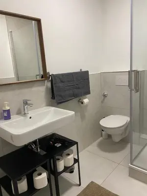 Ein Badezimmer in der Unterkunft Kaiserbrunnen Gastromeile, City, Messe & Stadionnah