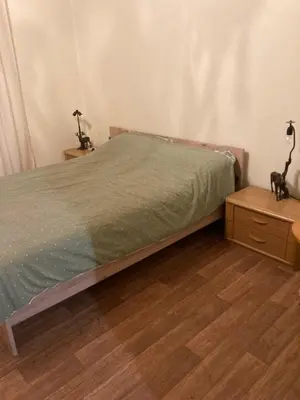 Ein Bett oder Betten in einem Zimmer der Unterkunft Große Unterkunft 100 m Zwei Schlafzimmer Küche Internet Essbereich Waschmaschine Spülmaschine eigenes Badezimmer