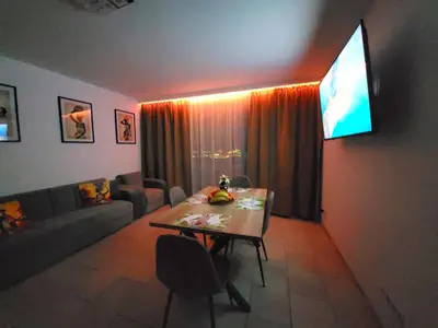 TV/Unterhaltungsangebot in der Unterkunft Wohnen auf Zeit mit Aussicht