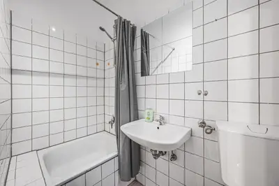 Ein Badezimmer in der Unterkunft Perfect for 5 Guests - Netflix - Parking - Duisburg - Smart Home