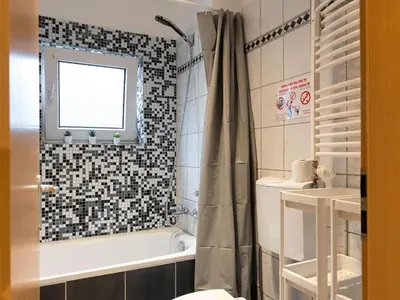 Ein Badezimmer in der Unterkunft BudgetRoom 3 Bedroom Perfect for Teams