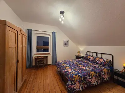Ein Bett oder Betten in einem Zimmer der Unterkunft Quartier1905 charmanter Altbau waldnah & verkehrsgünstig